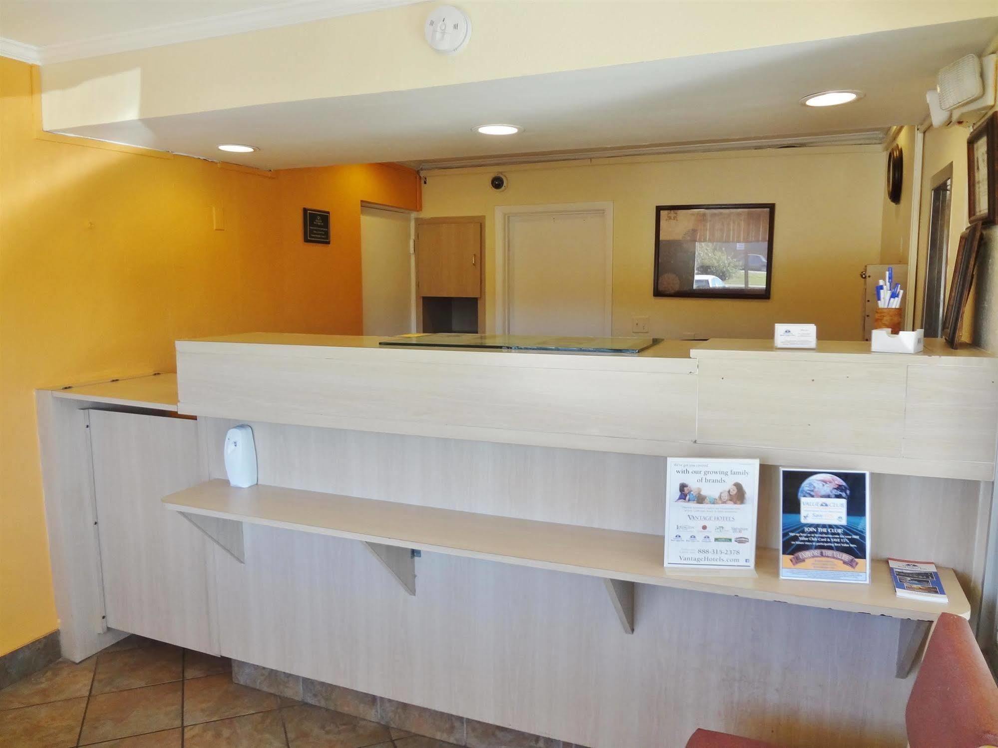 Americas Best Value Inn - Голдсборо Екстер'єр фото