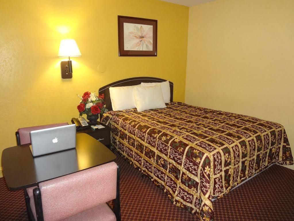 Americas Best Value Inn - Голдсборо Екстер'єр фото