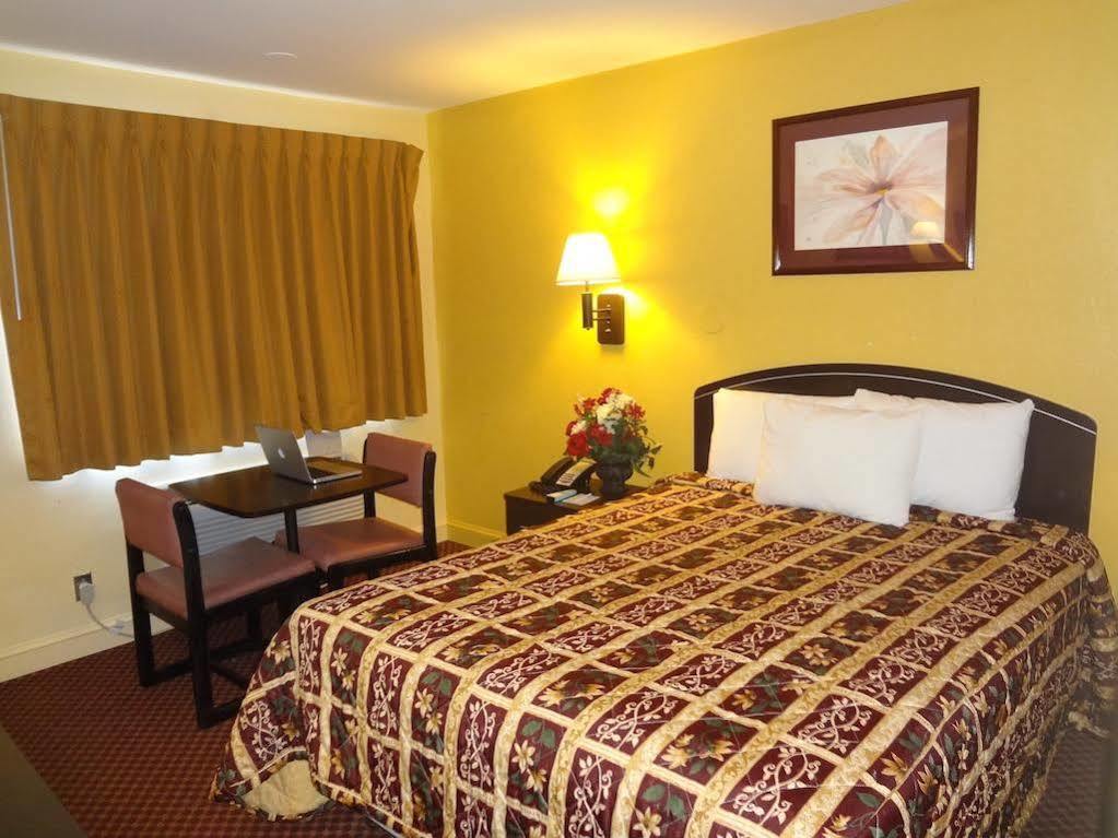 Americas Best Value Inn - Голдсборо Екстер'єр фото